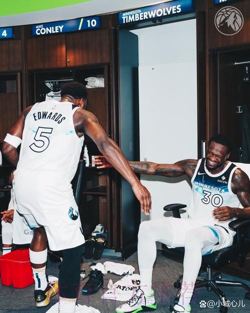 兰德尔侵略性十足 撞翻申京暴扣得手 兰德尔侵略性十足 撞翻申京暴扣得手